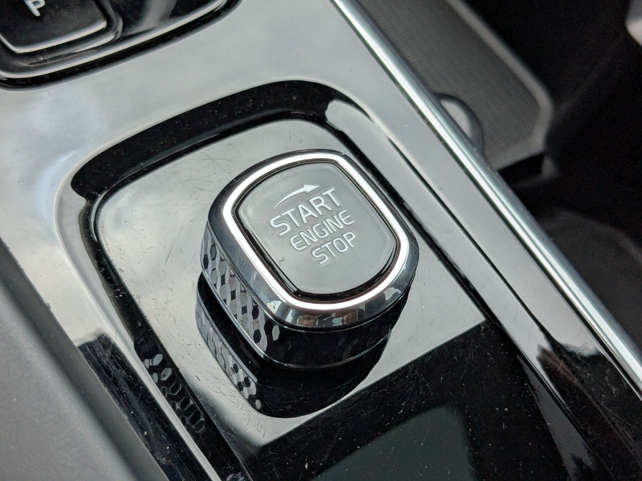 Used 2024 Volvo XC60 B5 Plus image 34