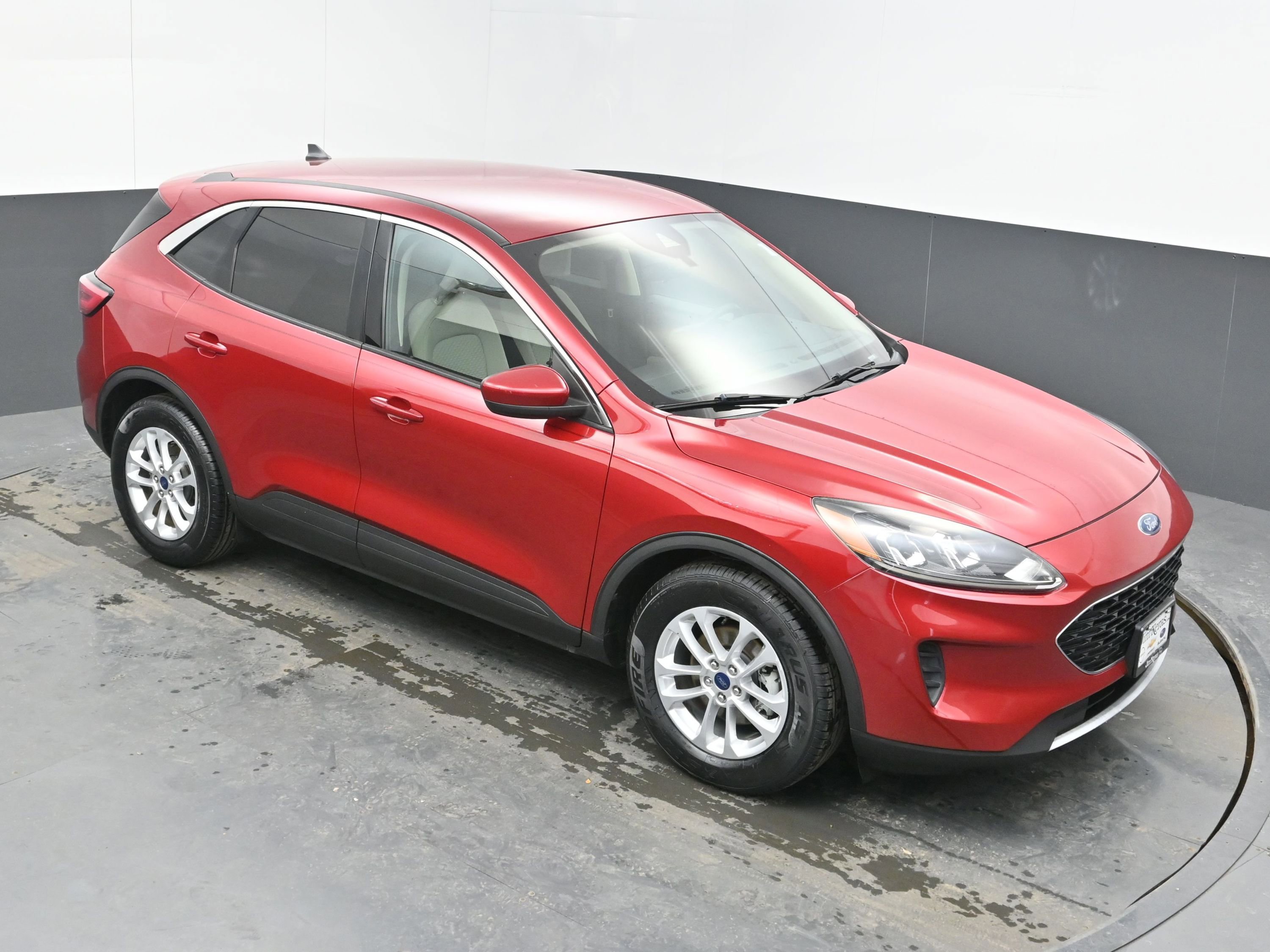 Used 2020 Ford Escape SE image 30