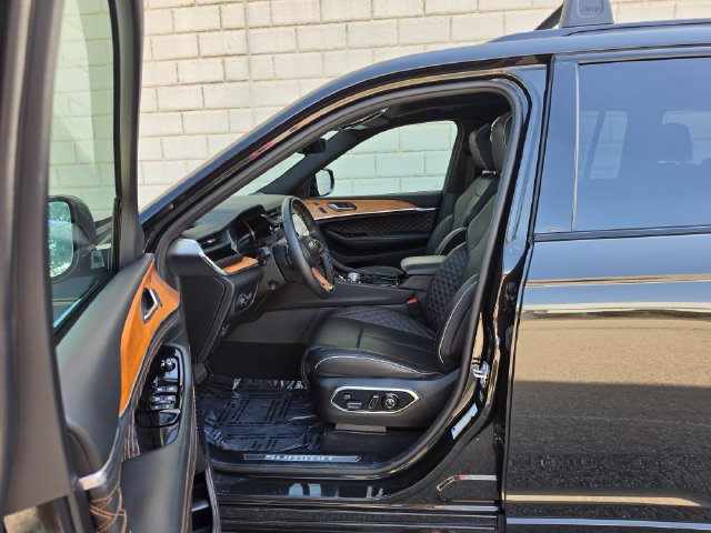 Used 2024 Jeep Grand Cherokee Summit AWD/4WD image 16
