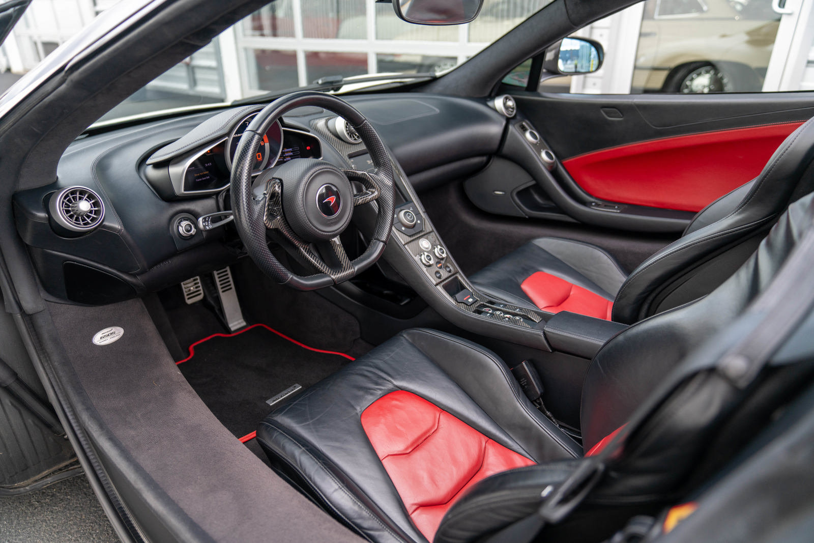 Used 2016 McLaren 650S Spider RWD image 20
