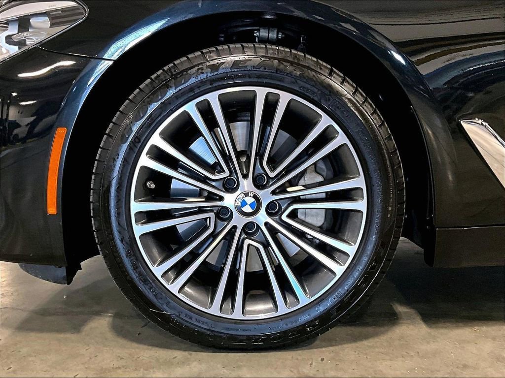 Used 2019 BMW 530i xDrive w/ Convenience Package AWD/4WD image 7