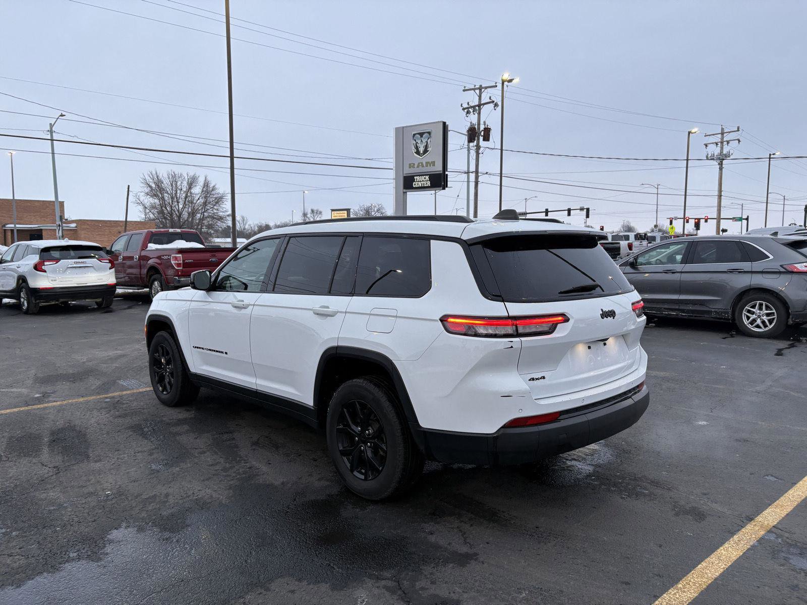 Used 2024 Jeep Grand Cherokee L Laredo image 24