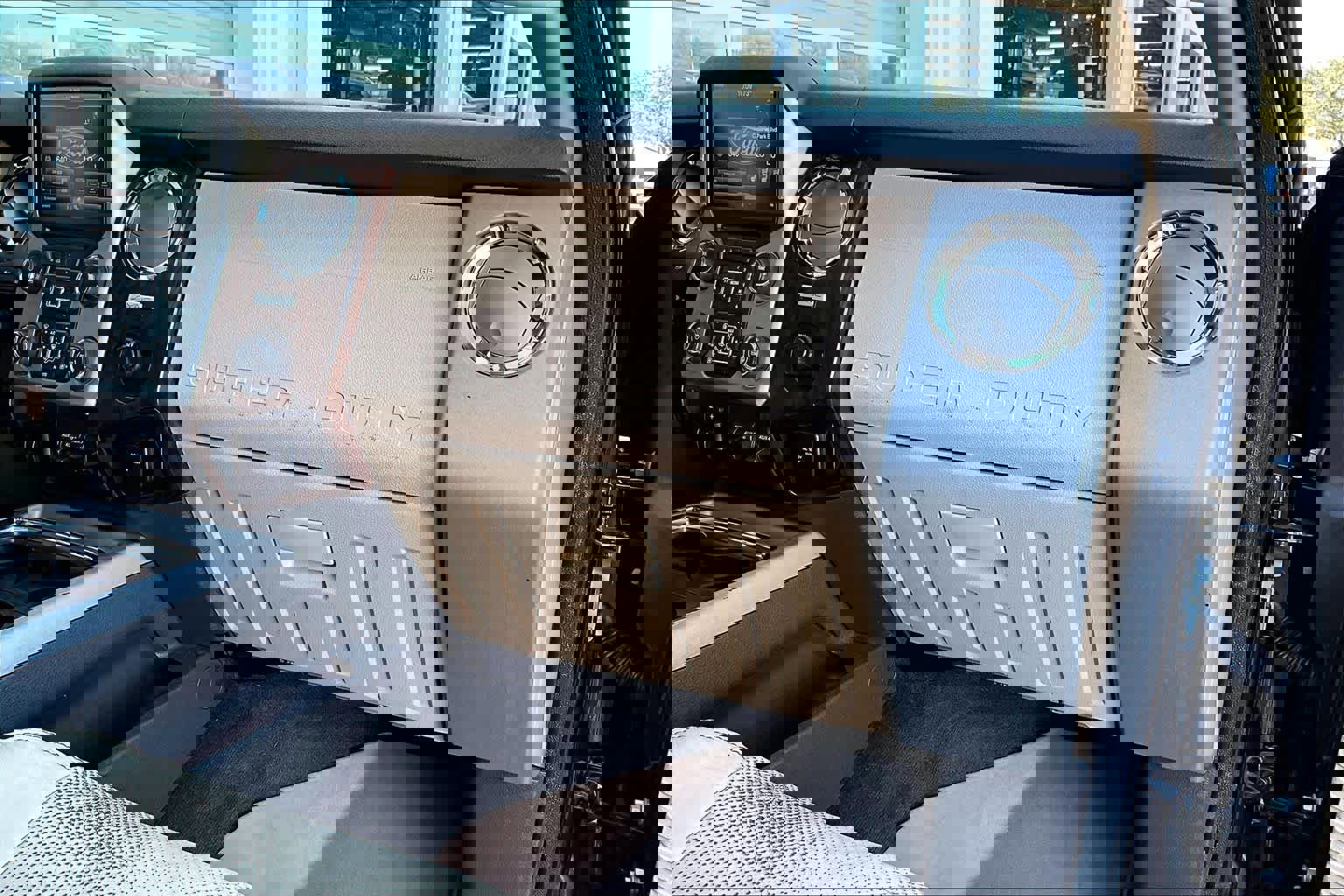 Used 2015 Ford F250 Lariat w/ Lariat Ultimate Package image 19