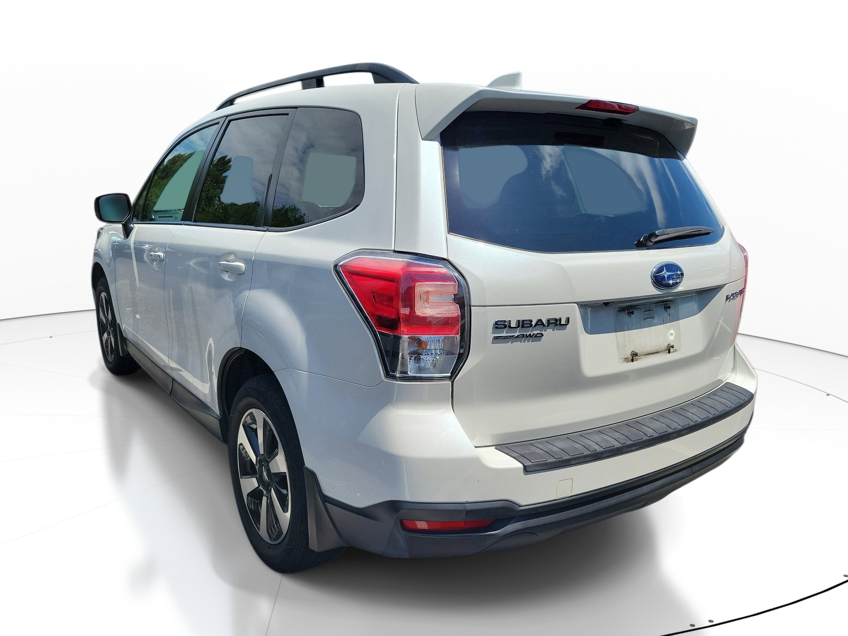 Used 2018 Subaru Forester 2.5i Premium w/ All-Weather Package AWD/4WD image 4