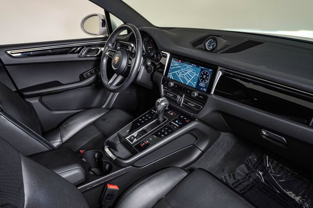 Certified 2024 Porsche Macan AWD/4WD image 14