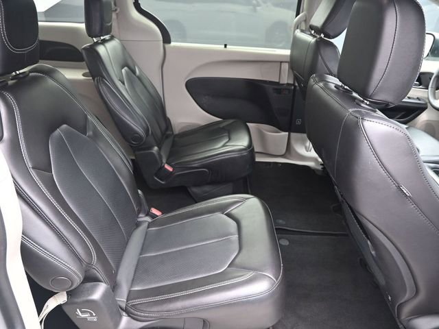 Used 2023 Chrysler Pacifica Touring-L image 29