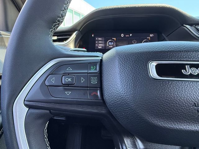 Used 2025 Jeep Grand Cherokee Altitude AWD/4WD image 15