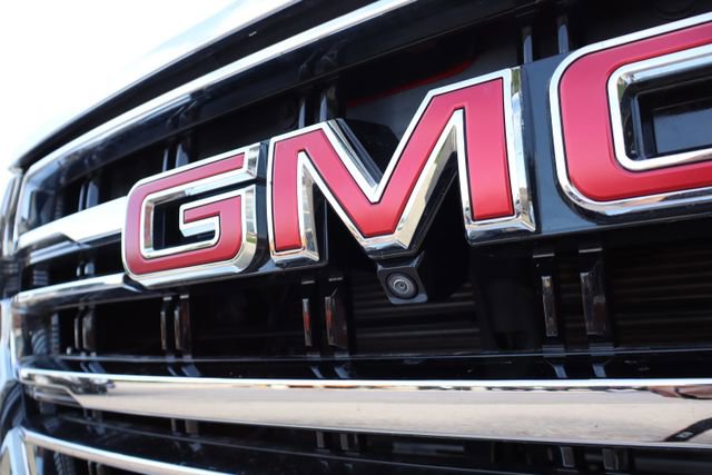 Used 2023 GMC Yukon SLT w/ SLT Luxury Package AWD/4WD image 7