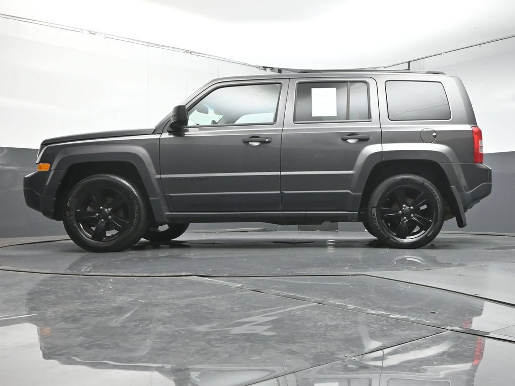 Used 2015 Jeep Patriot Sport FWD image 32