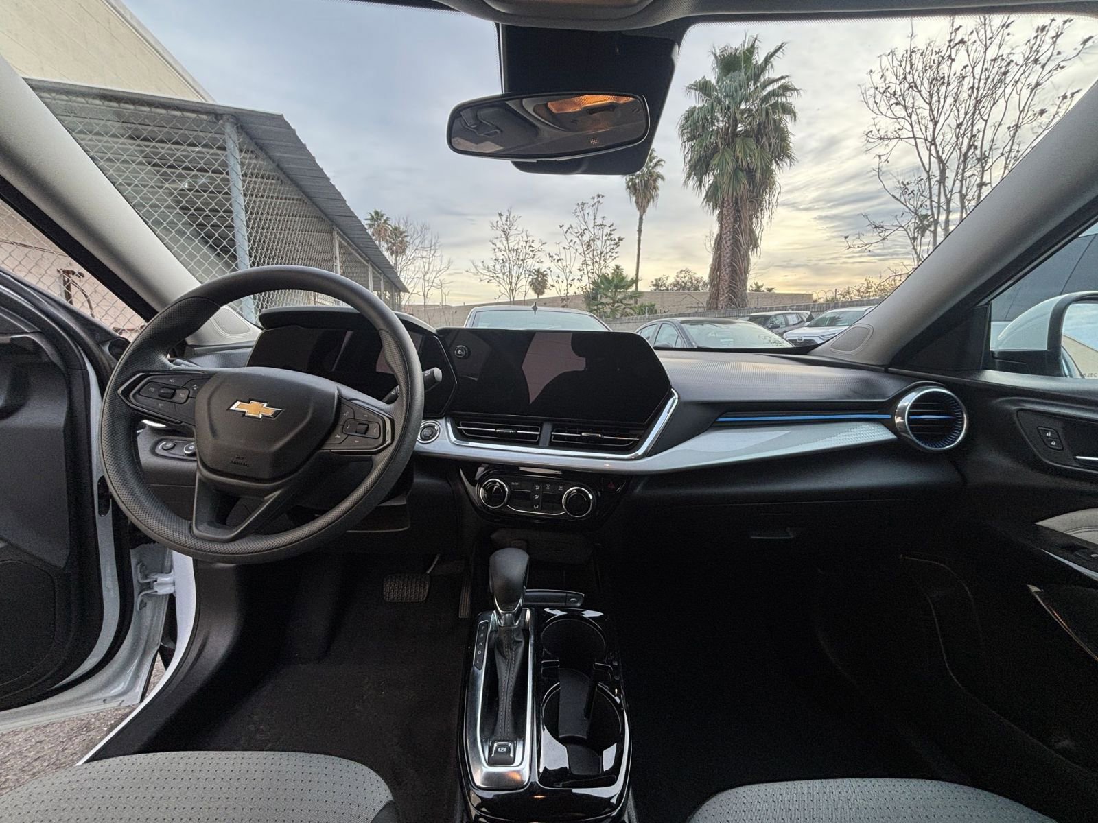 Used 2025 Chevrolet Trax LT image 38