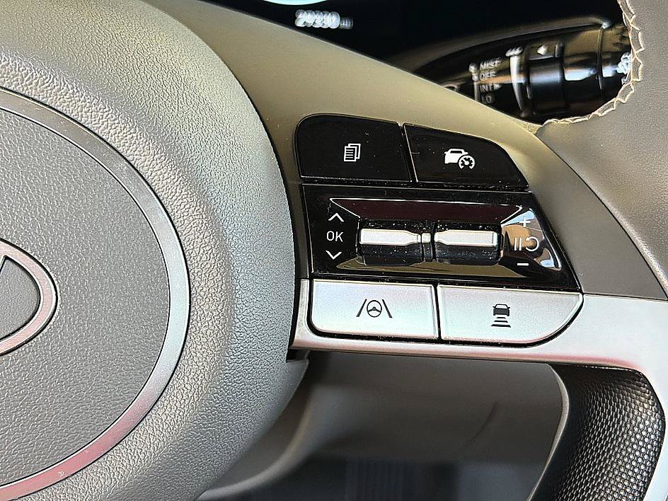 Certified 2025 Hyundai Elantra SEL FWD image 18