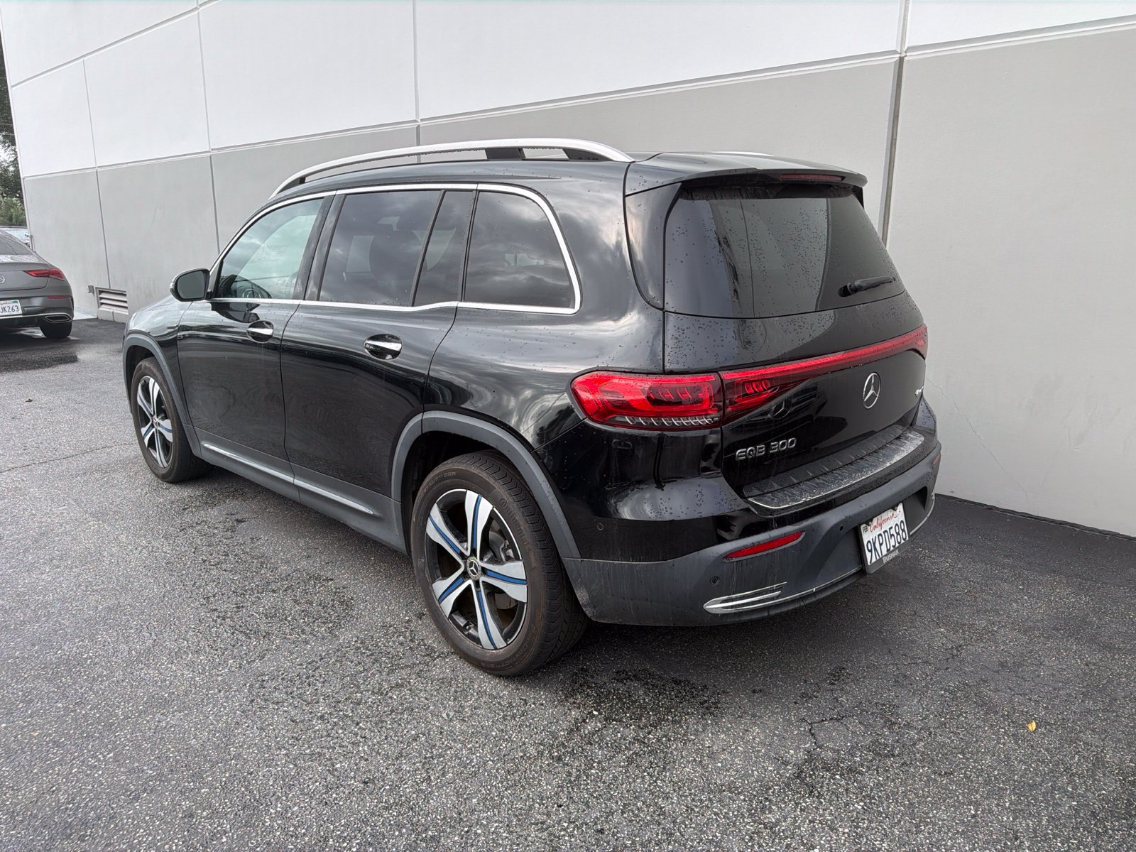Used 2023 Mercedes-Benz EQB 300 4MATIC image 3