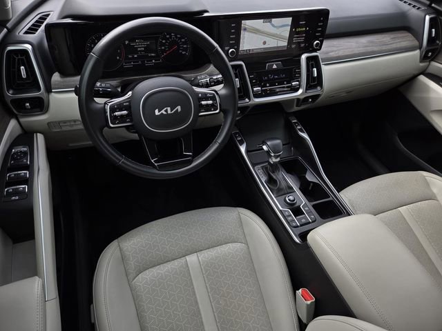 Used 2022 Kia Sorento EX w/ Panoramic Sunroof Package image 19
