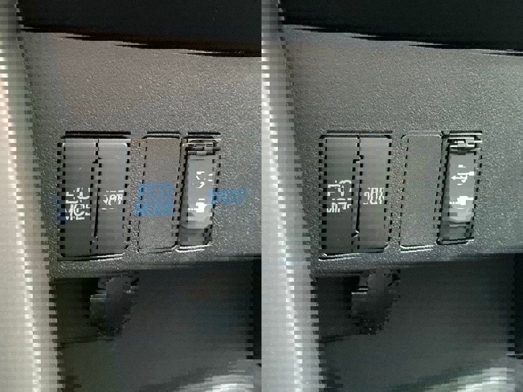 Used 2018 Toyota RAV4 LE image 24