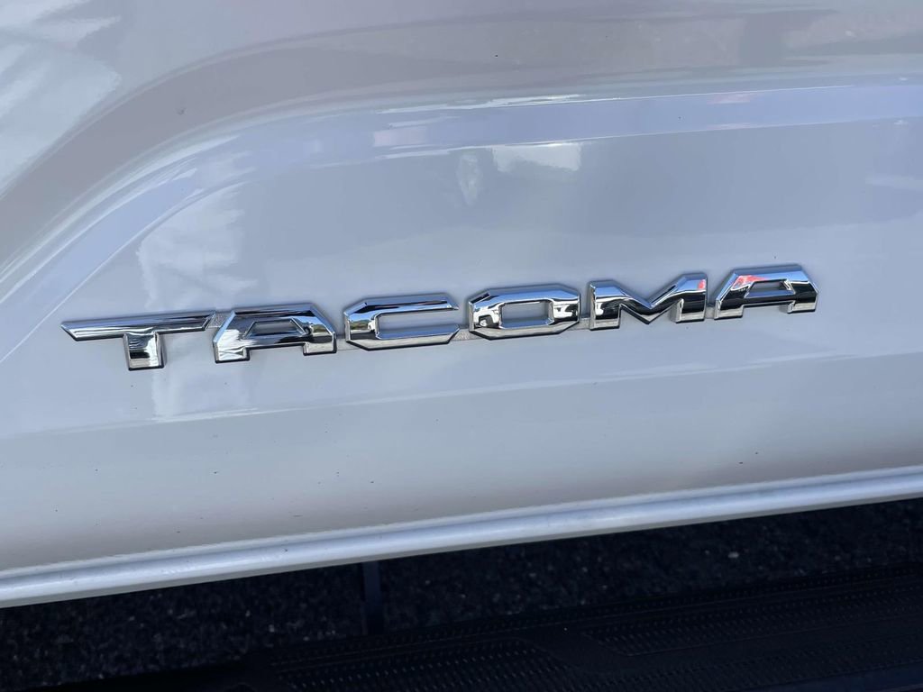 Used 2025 Toyota Tacoma SR5 image 9