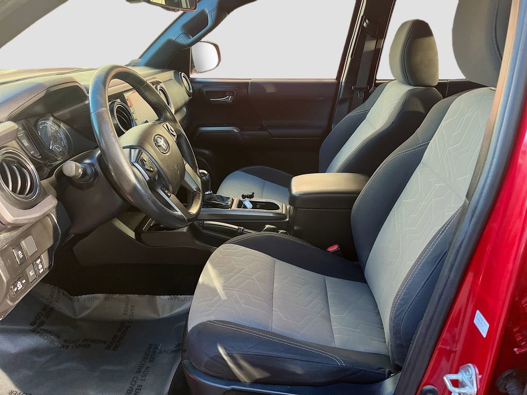 Used 2021 Toyota Tacoma TRD Sport w/ Technology Package image 19