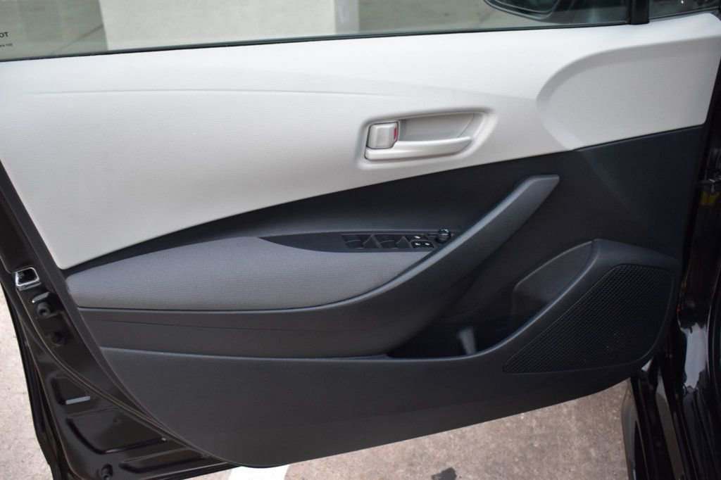 Used 2025 Toyota Corolla LE image 38