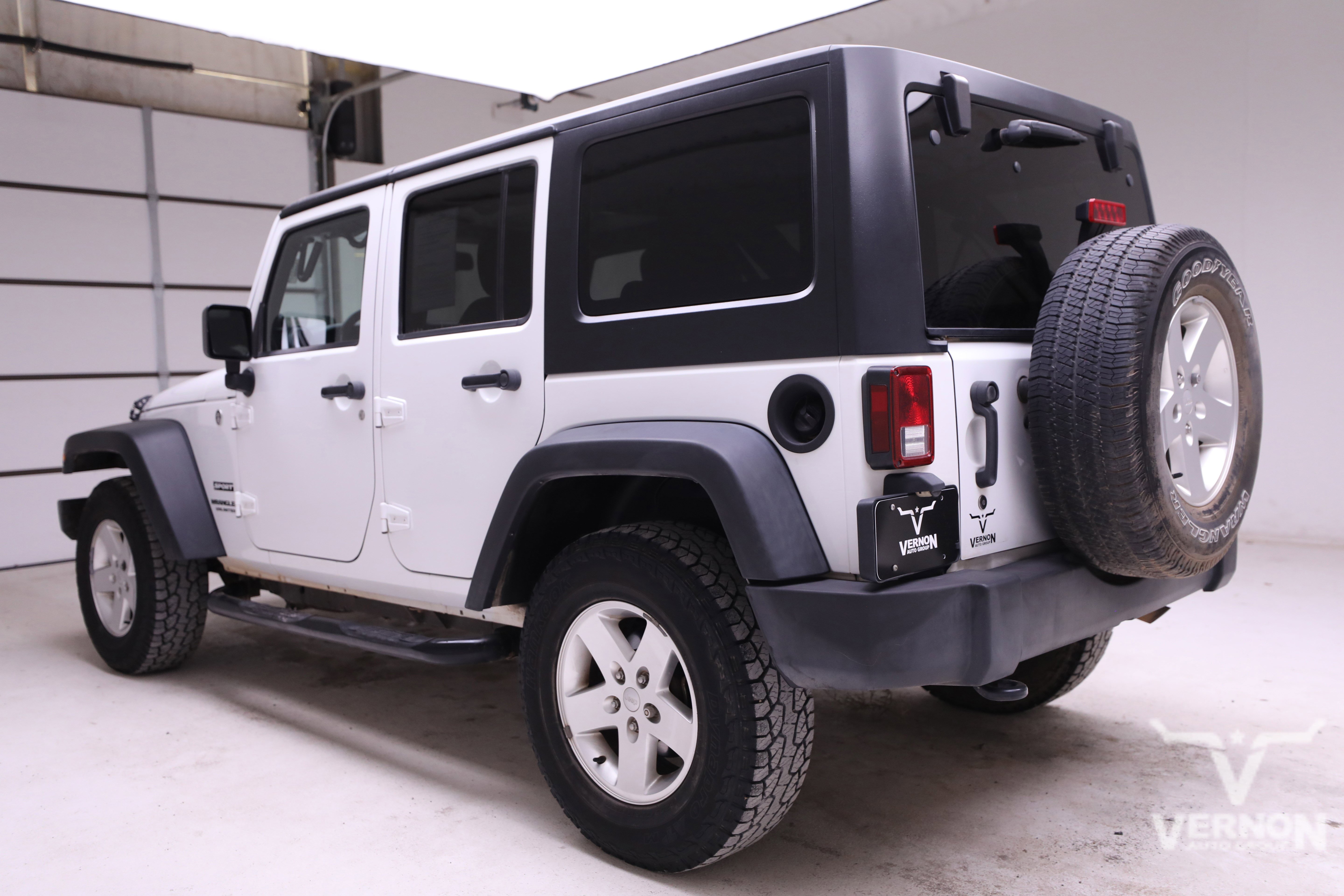 Used 2013 Jeep Wrangler Unlimited Sport image 3