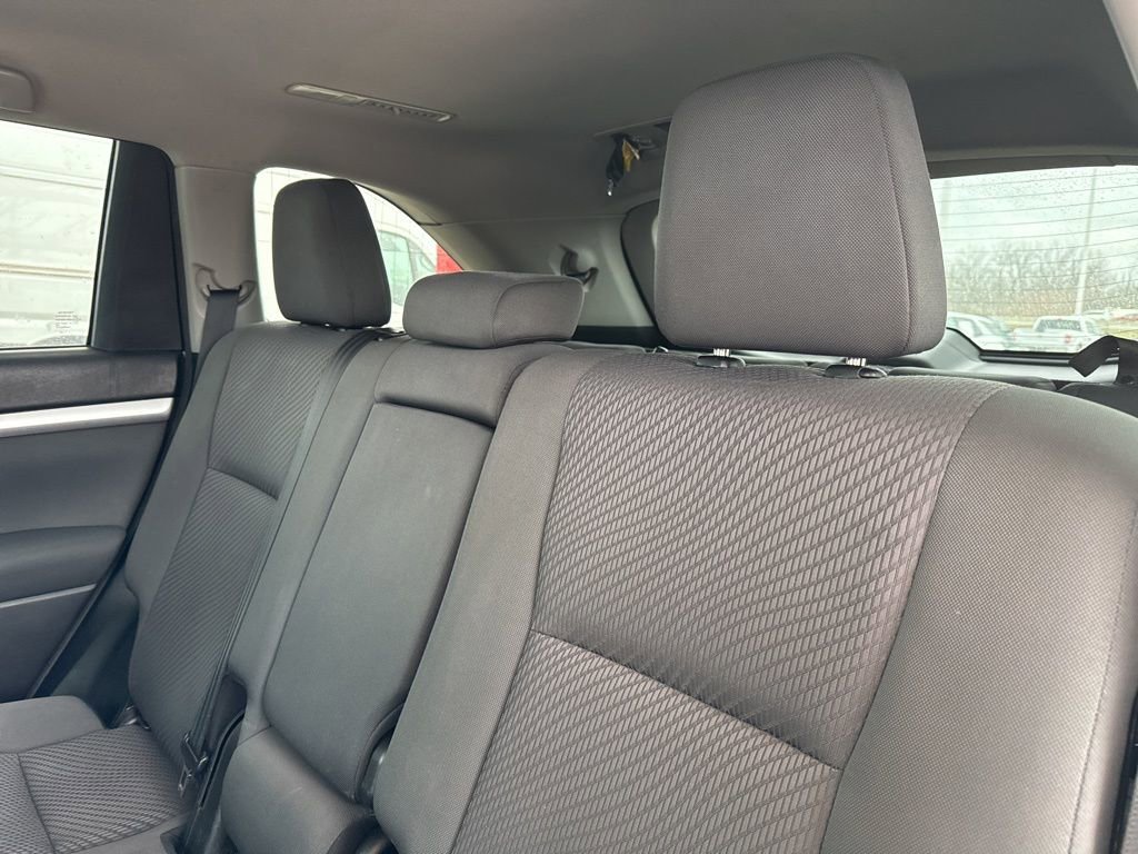 Used 2018 Toyota Highlander LE image 17