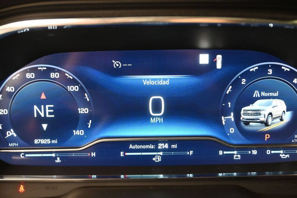 Used 2022 Chevrolet Suburban LT w/ Luxury Package RWD image 13
