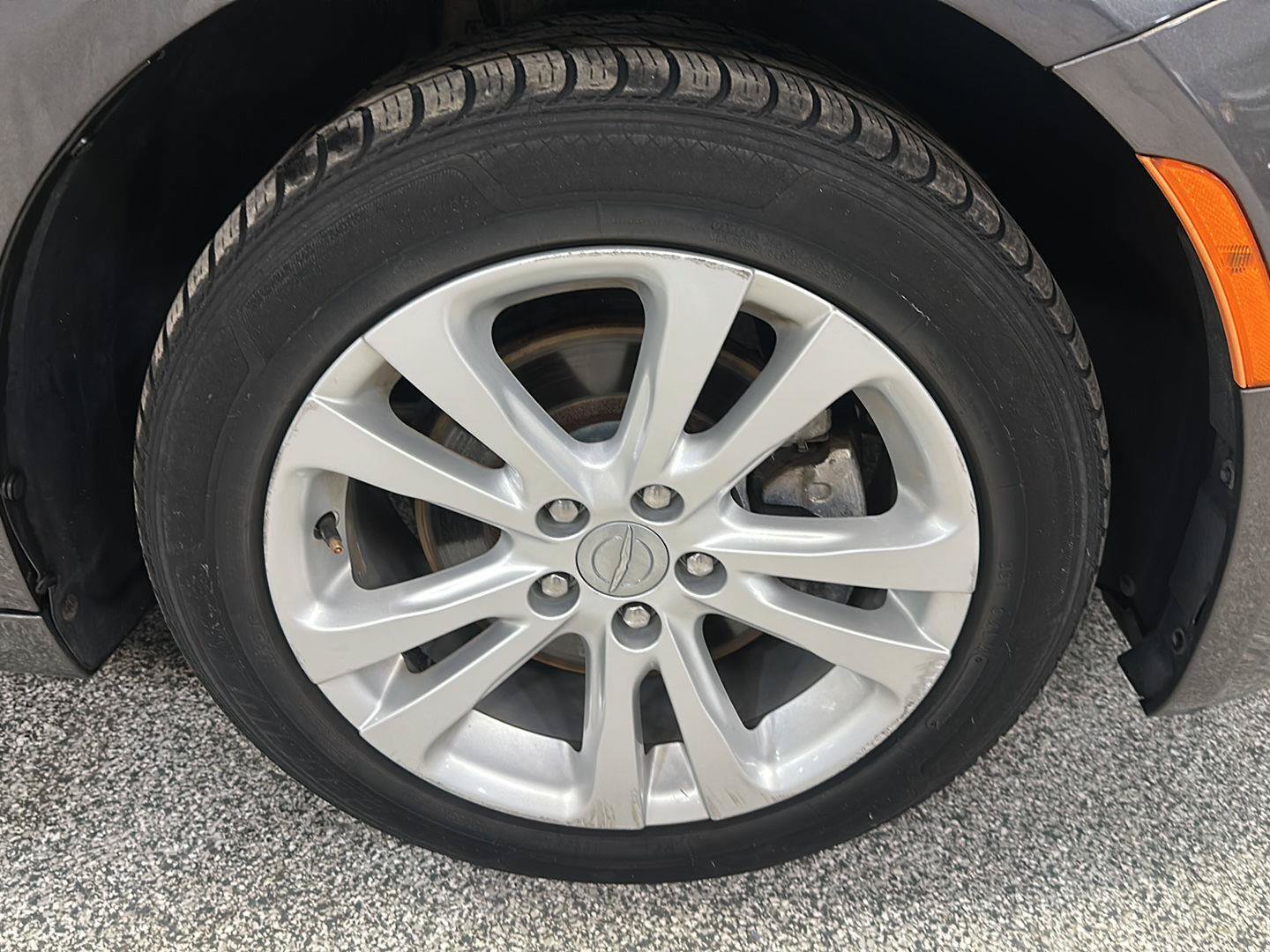 Used 2016 Chrysler 200 Limited w/ Convenience Group FWD image 9