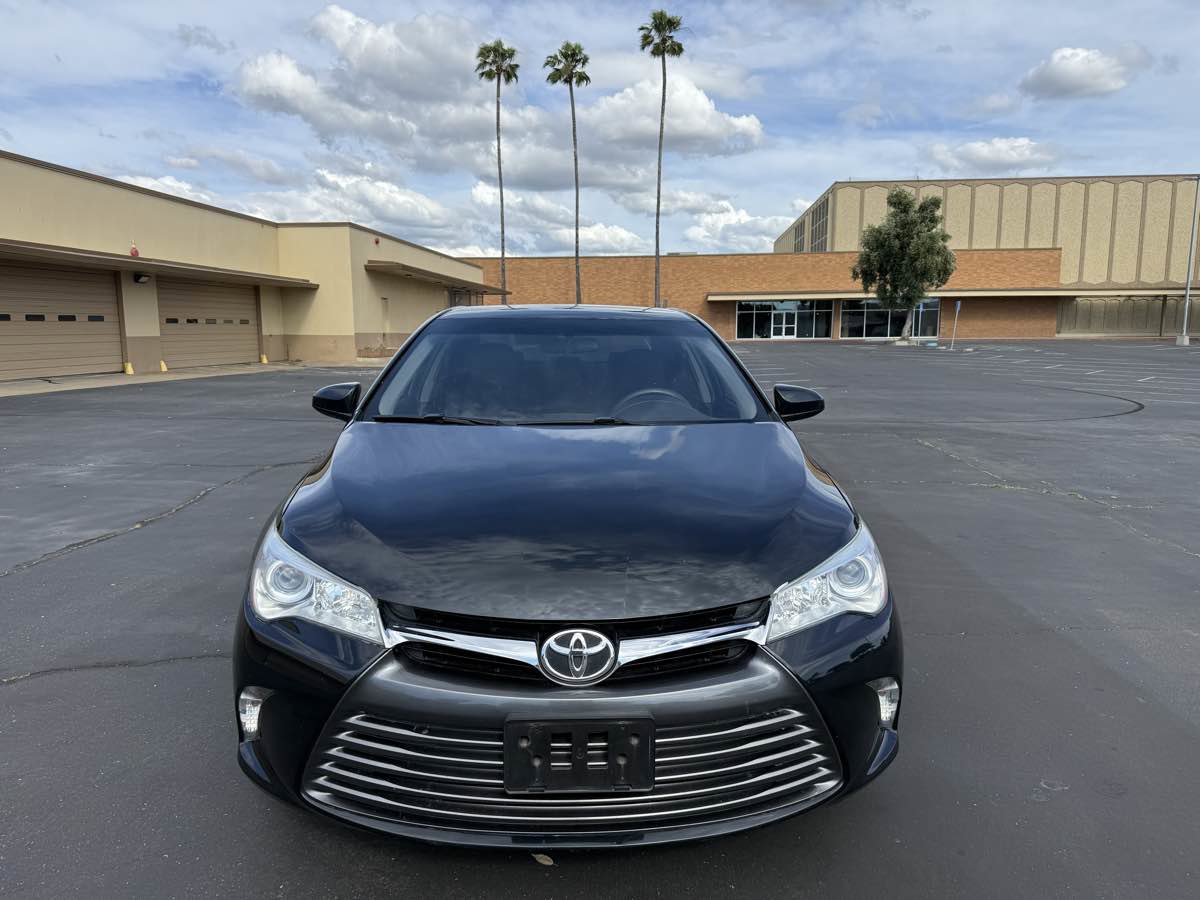 Used 2016 Toyota Camry LE image 2