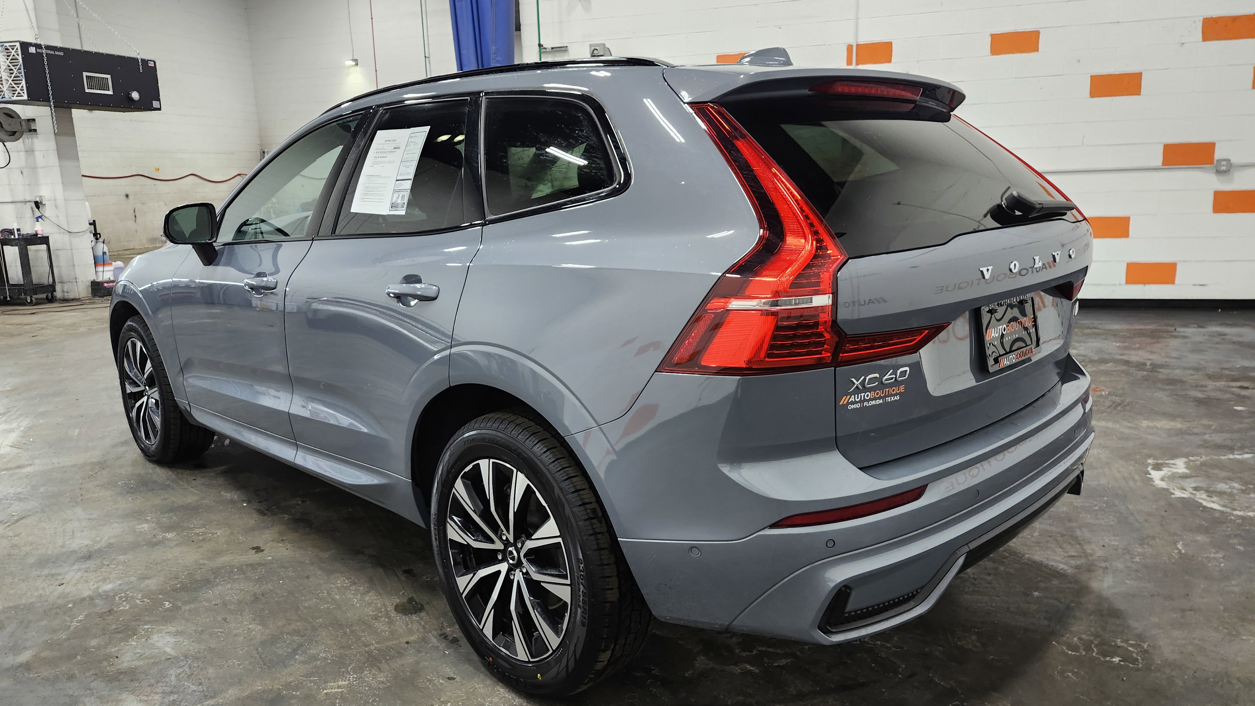 Used 2024 Volvo XC60 B5 Plus image 15