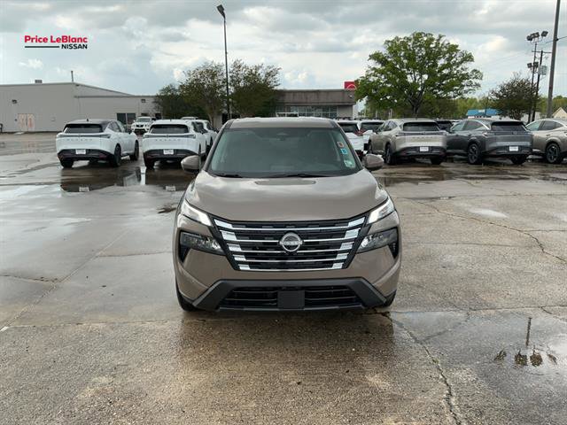 Used 2025 Nissan Rogue SV image 2