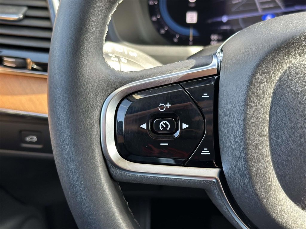 Used 2024 Volvo XC90 B5 Plus image 9