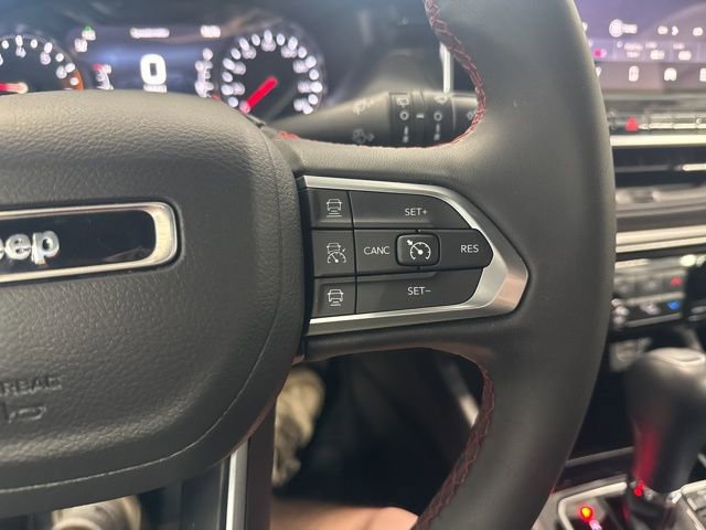 Used 2025 Jeep Compass Trailhawk AWD/4WD image 34