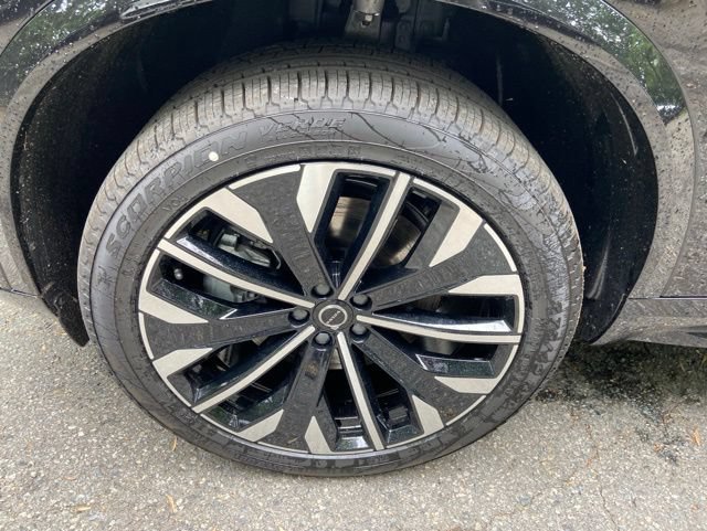 New 2026 Volvo XC90 T8 Plus w/ Protection Package Premier AWD/4WD image 9