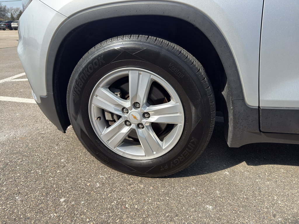 Used 2019 Chevrolet Trax LT w/ LT Convenience Package image 9