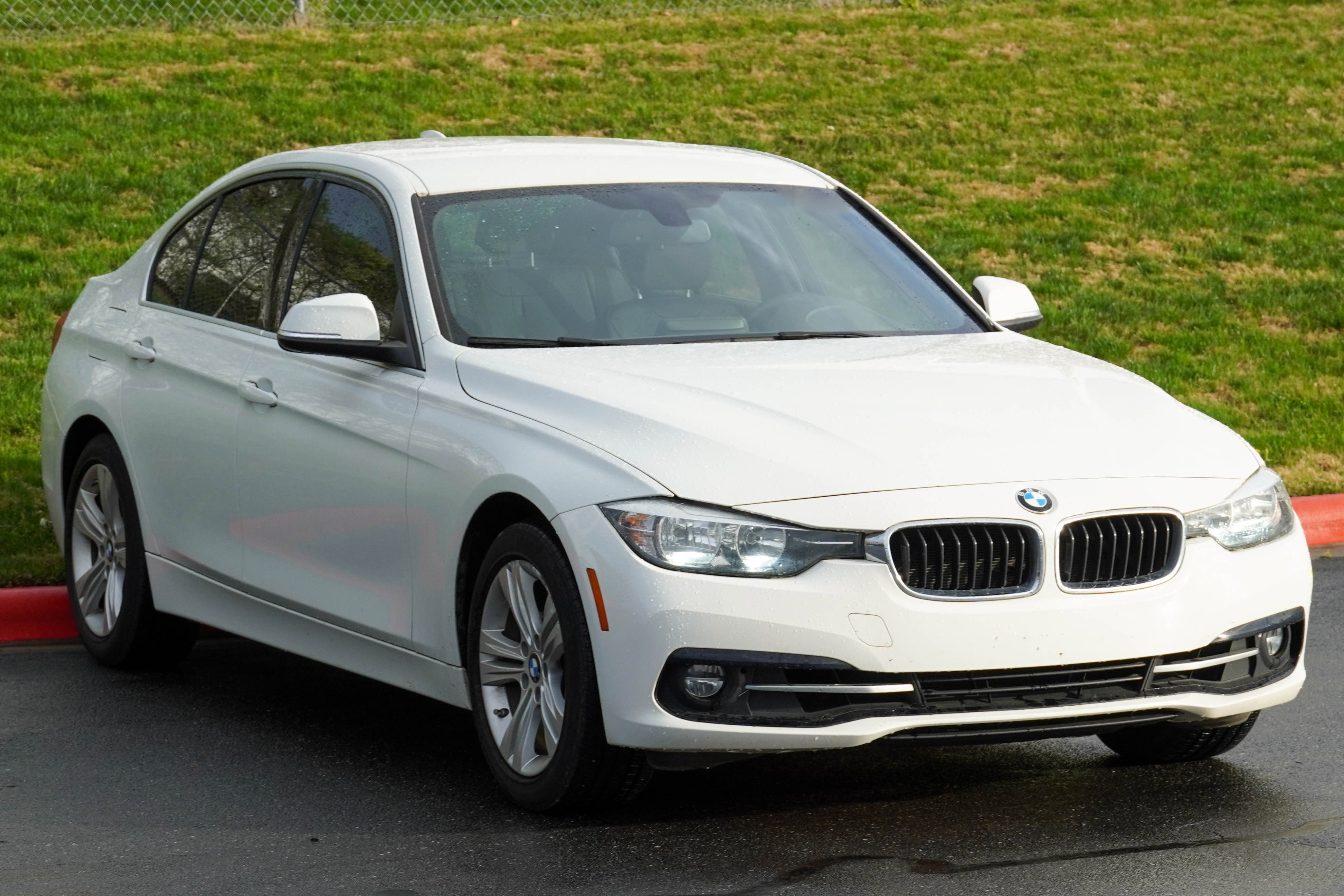 Used 2017 BMW 330i Sedan image 2