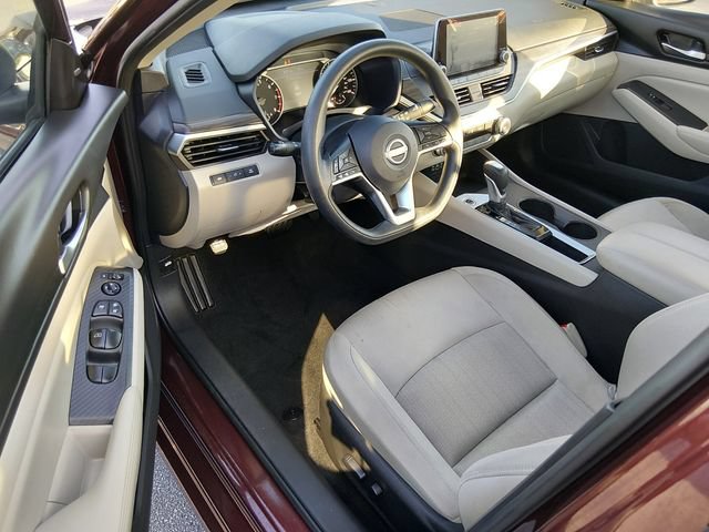 Used 2025 Nissan Altima 2.5 SV FWD image 9