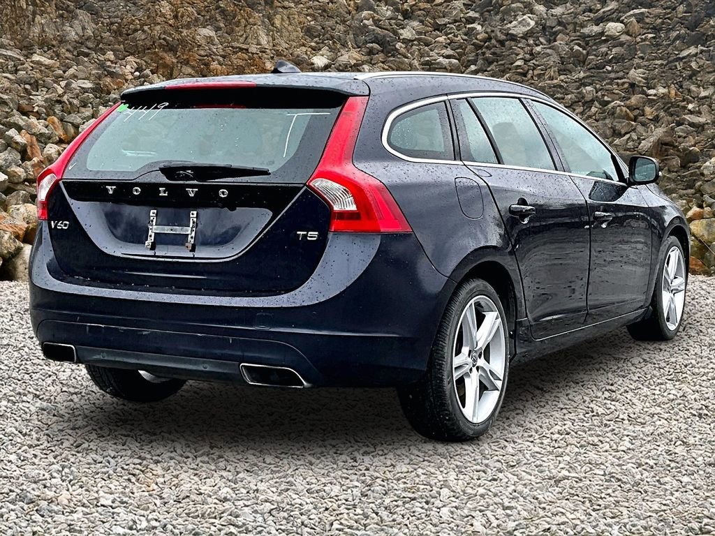 Used 2016 Volvo V60 T5 Premier w/ Climate Package image 2