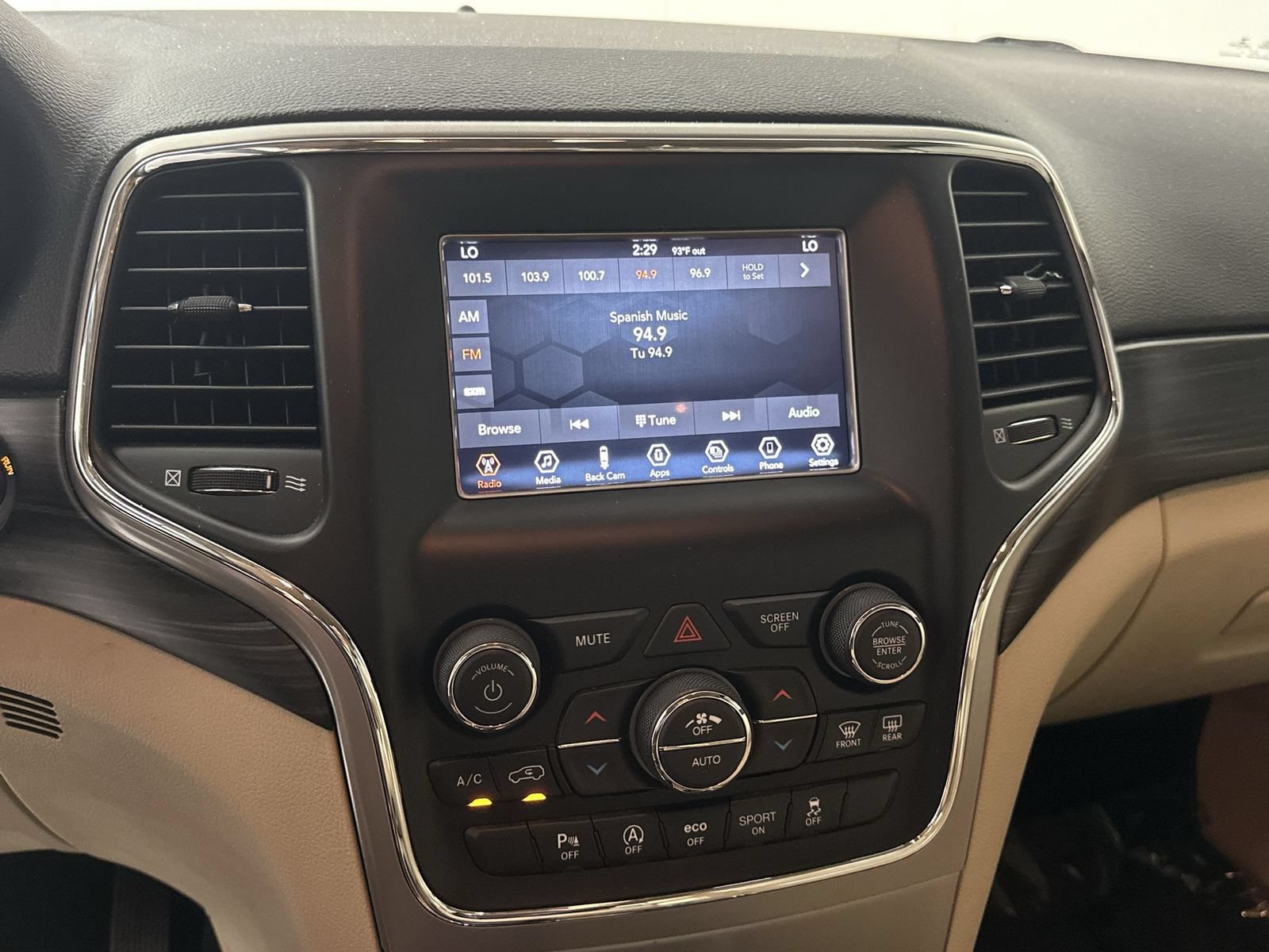 Used 2021 Jeep Grand Cherokee Laredo RWD image 21