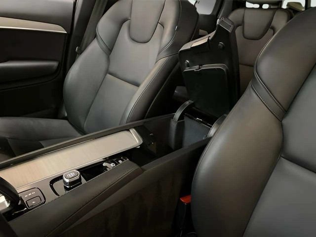 Used 2025 Volvo XC90 B5 Core AWD/4WD image 40