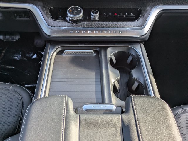 Certified 2027 Ford Expedition Platinum w/ Stealth Performance Package AWD/4WD image 18