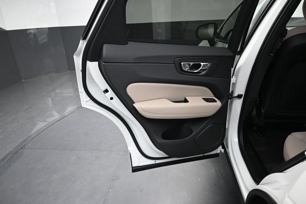 New 2026 Volvo XC60 B5 Plus w/ Climate Package AWD/4WD image 12