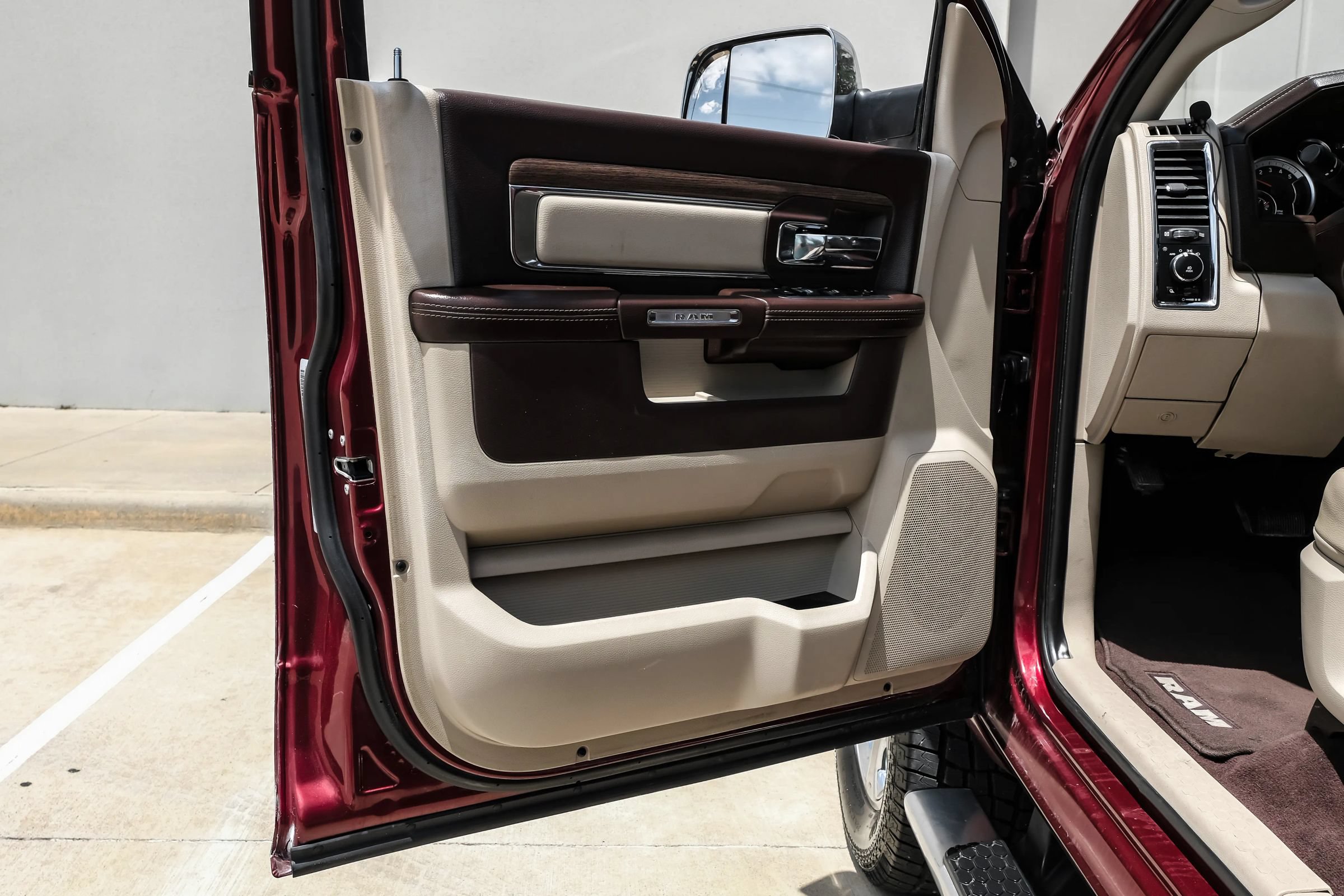 Used 2018 RAM 2500 Laramie w/ Convenience Group AWD/4WD image 38