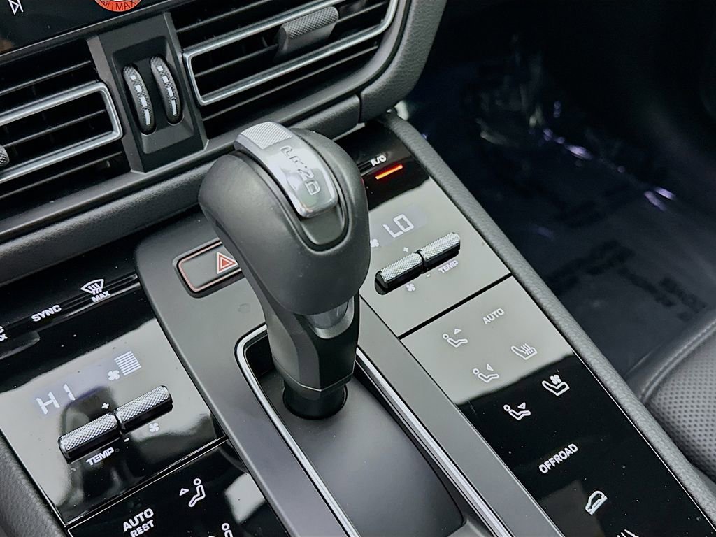 Used 2025 Porsche Macan image 19