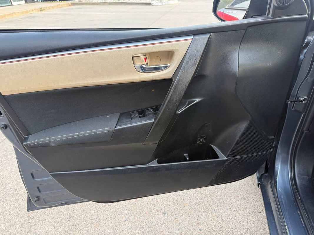 Used 2014 Toyota Corolla LE FWD image 19