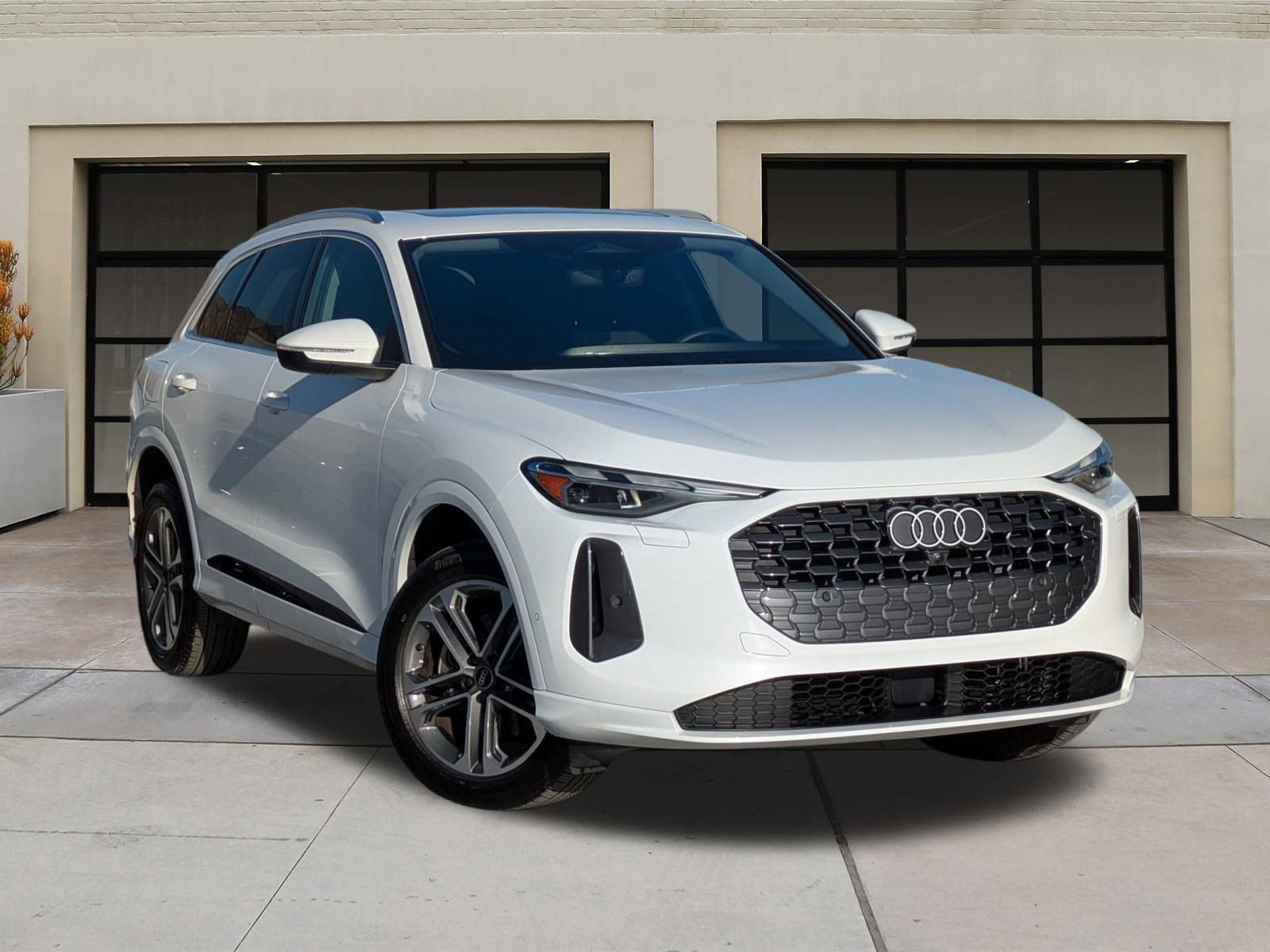 Used 2025 Audi Q5 Premium w/ Convenience Package image 33