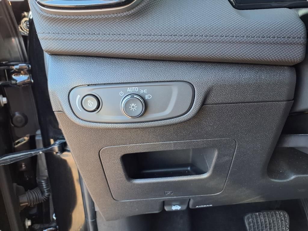 Used 2025 Chevrolet TrailBlazer LT w/ Driver Confidence Package image 13