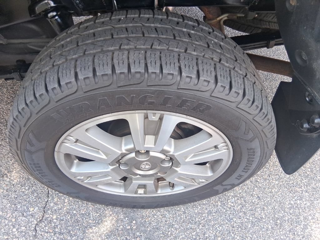 Used 2017 Toyota Tundra Platinum AWD/4WD image 9