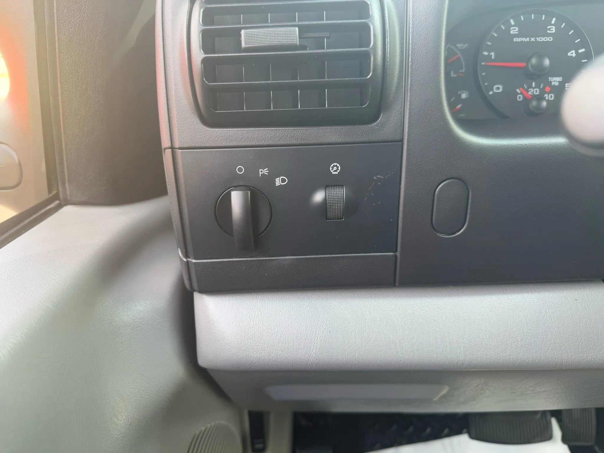 Used 2005 Ford F450 4x4 Crew Cab Super Duty image 15