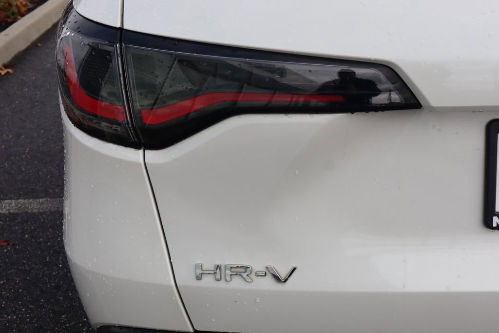 Used 2025 Honda HR-V LX image 33