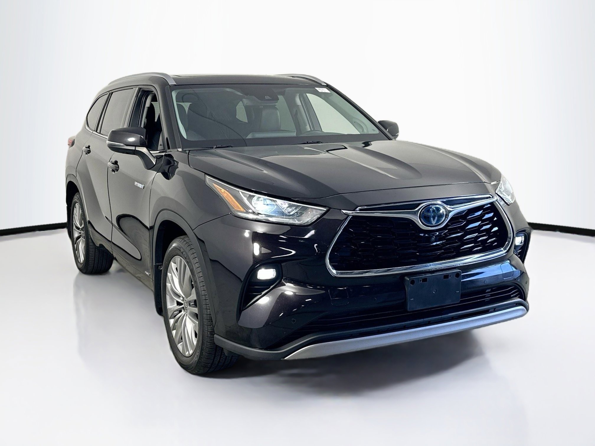 Used 2020 Toyota Highlander Limited Platinum image 3