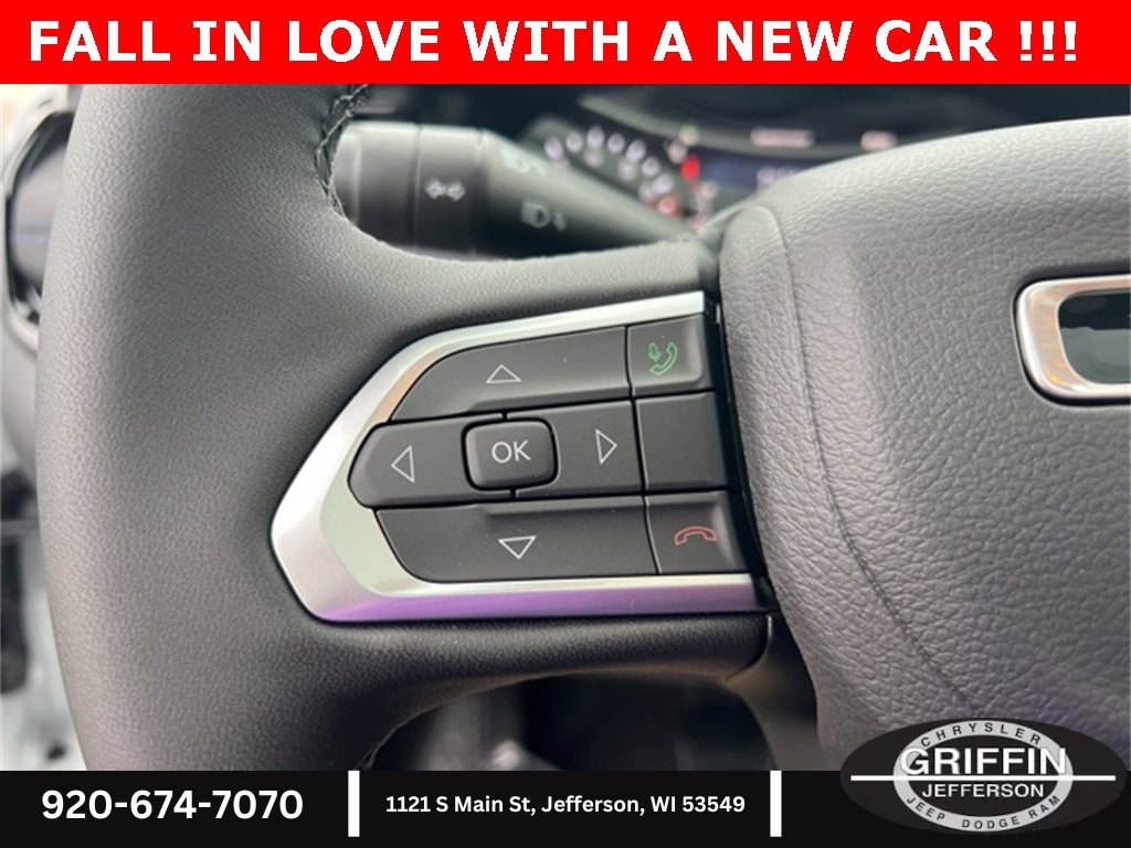 New 2025 Jeep Compass Latitude w/ Sun & Sound Group image 17