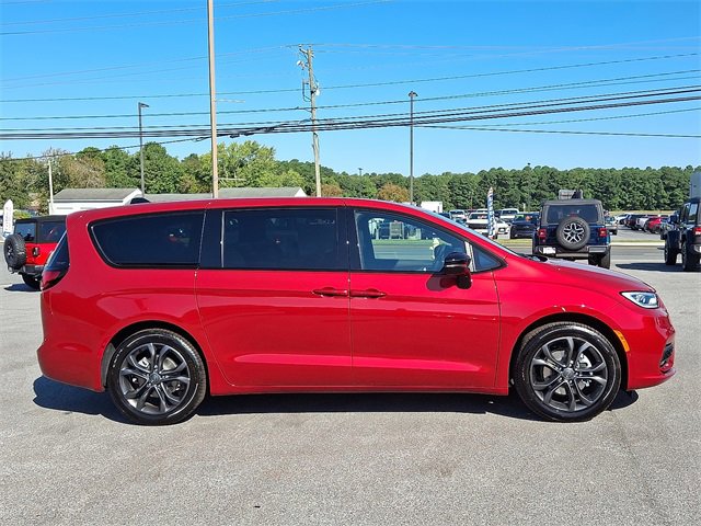 New 2026 Chrysler Pacifica Select image 5